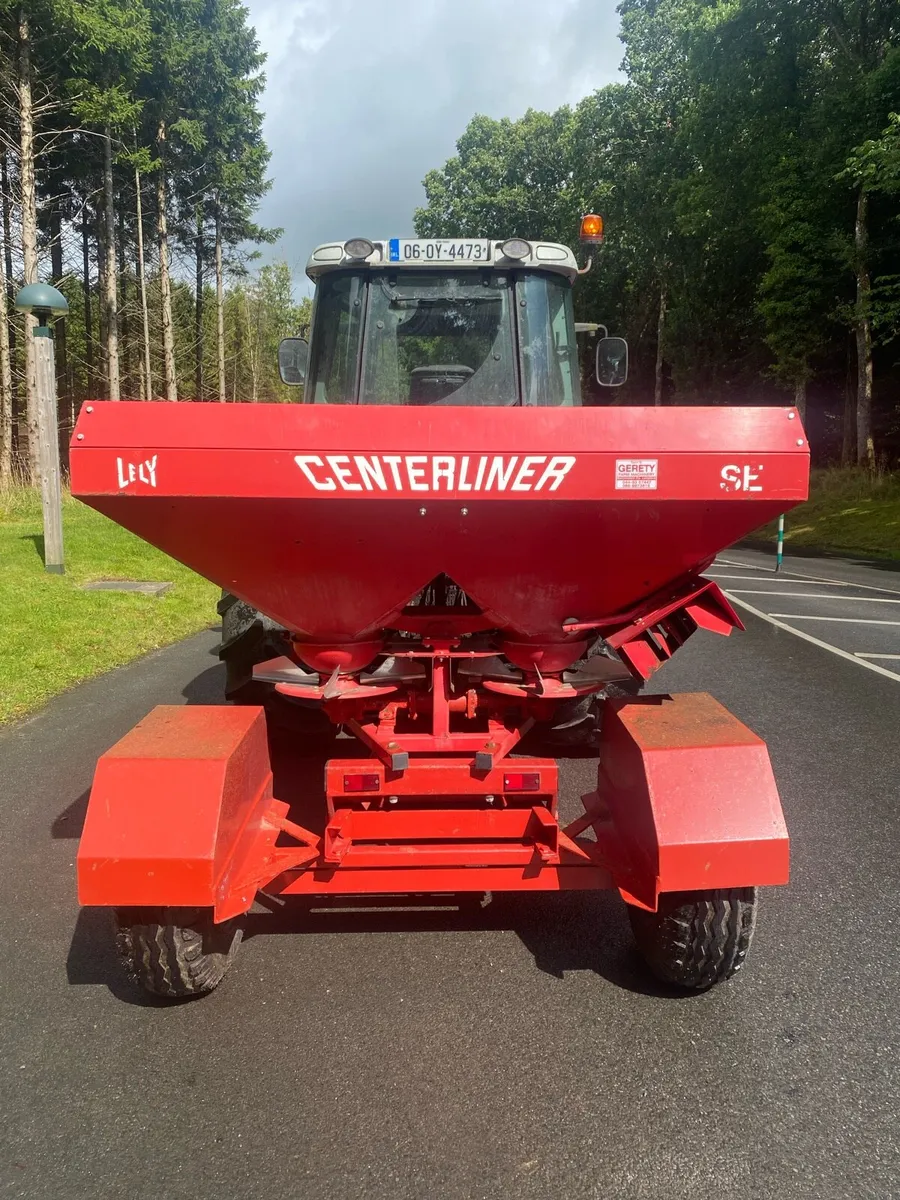 Fertilizer spreader - Image 1