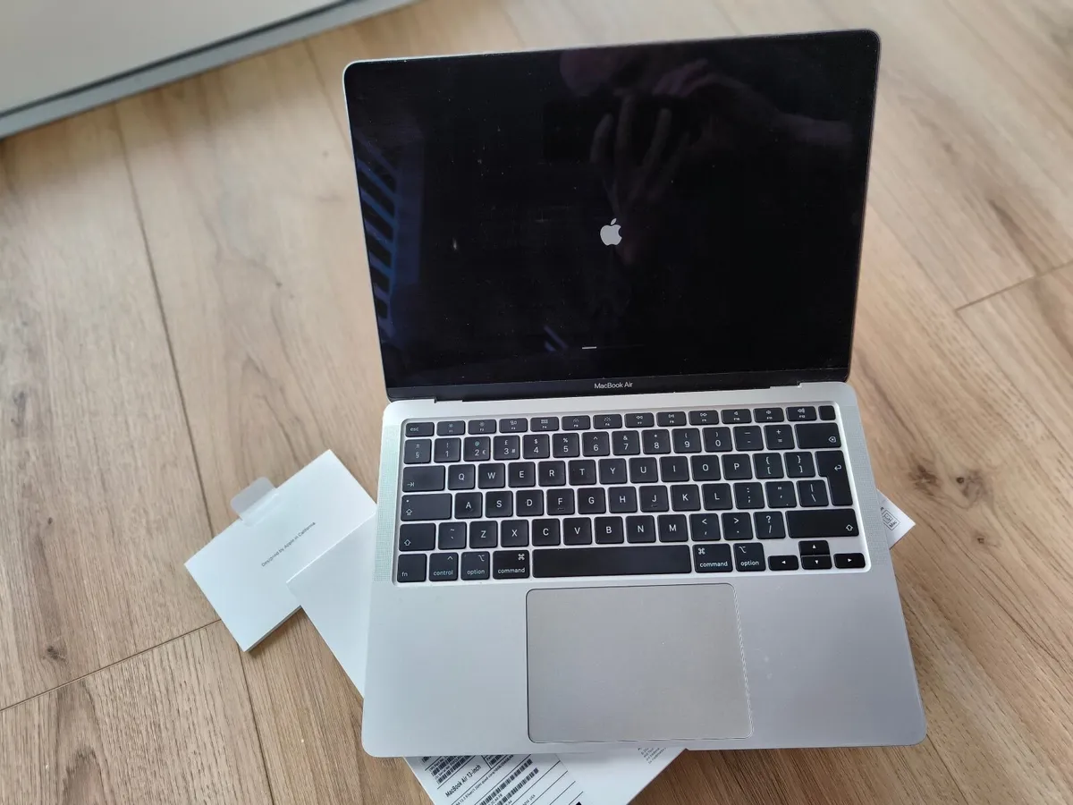 Apple Macbook Air 13 - Image 2