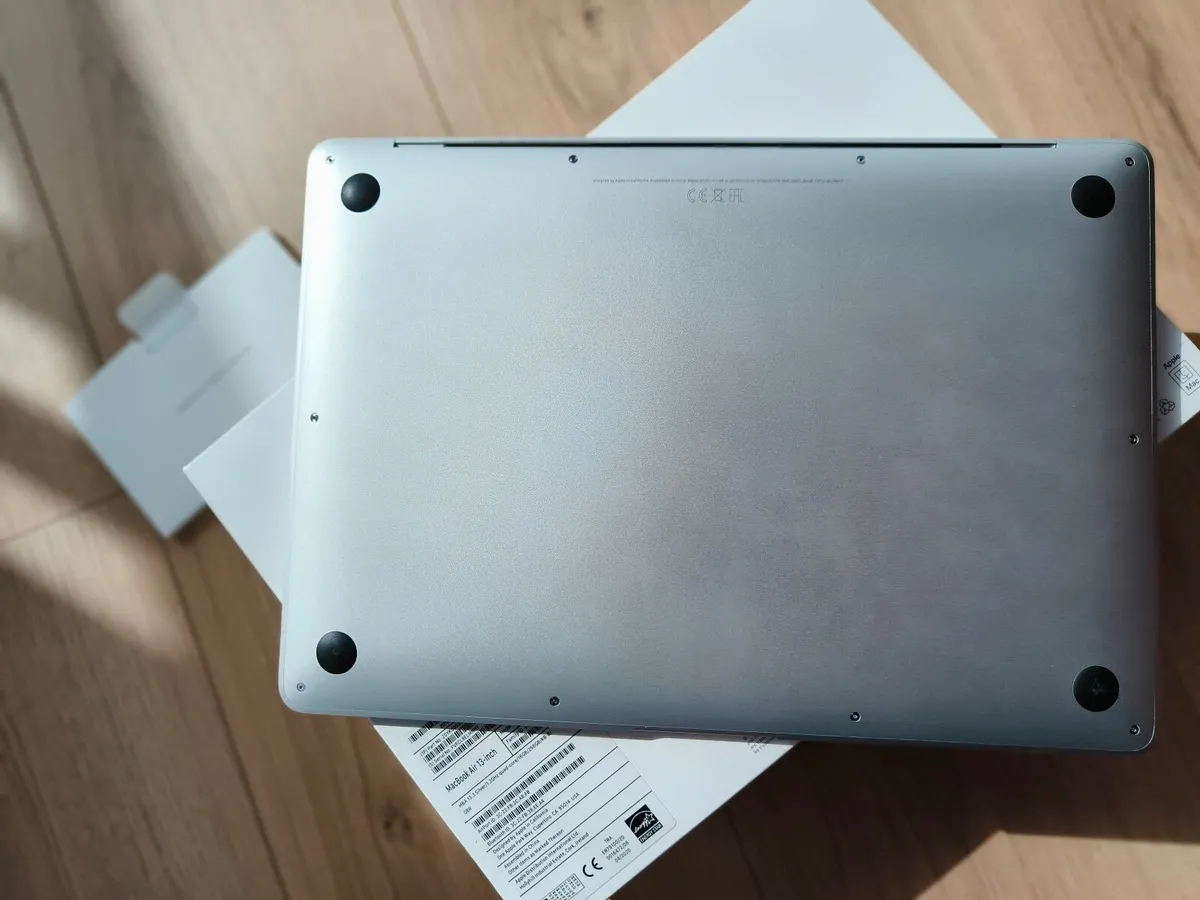 Apple Macbook Air 13 - Image 3