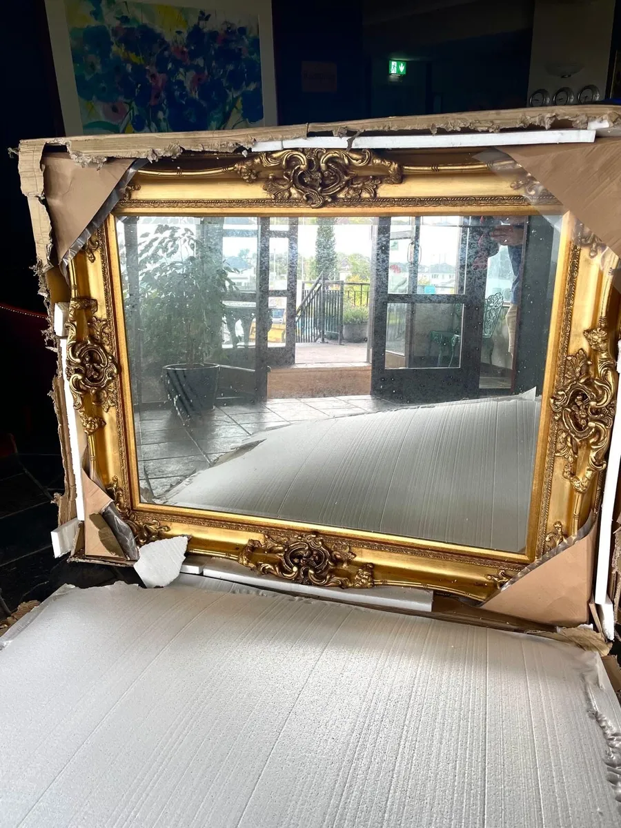 Gilt frame mirror