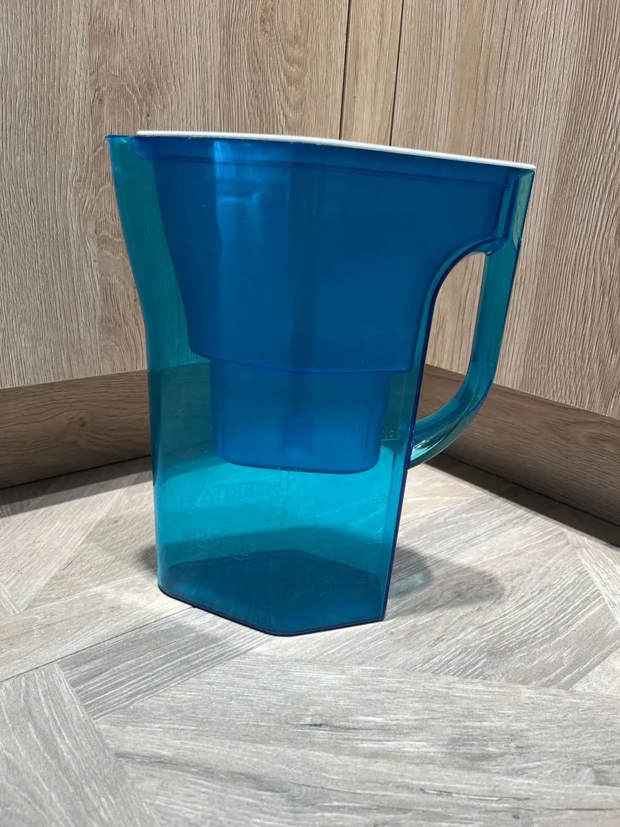 BRITA water filter jug with cartridges - Image 1
