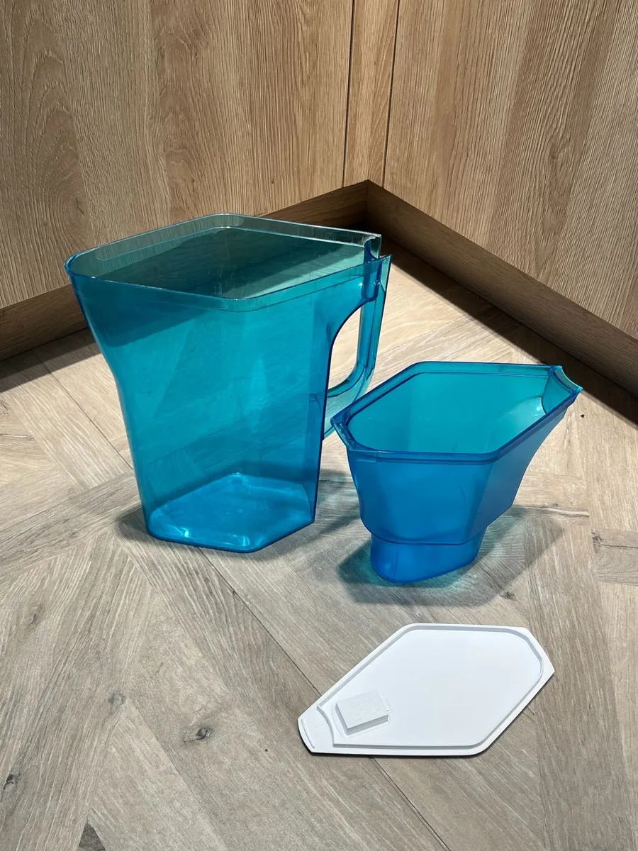 BRITA water filter jug with cartridges - Image 4