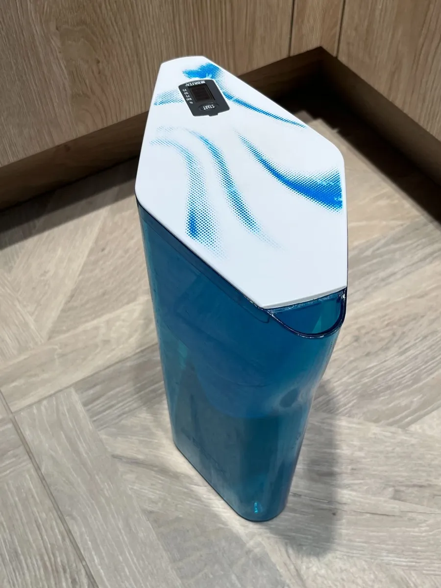 BRITA water filter jug with cartridges - Image 2