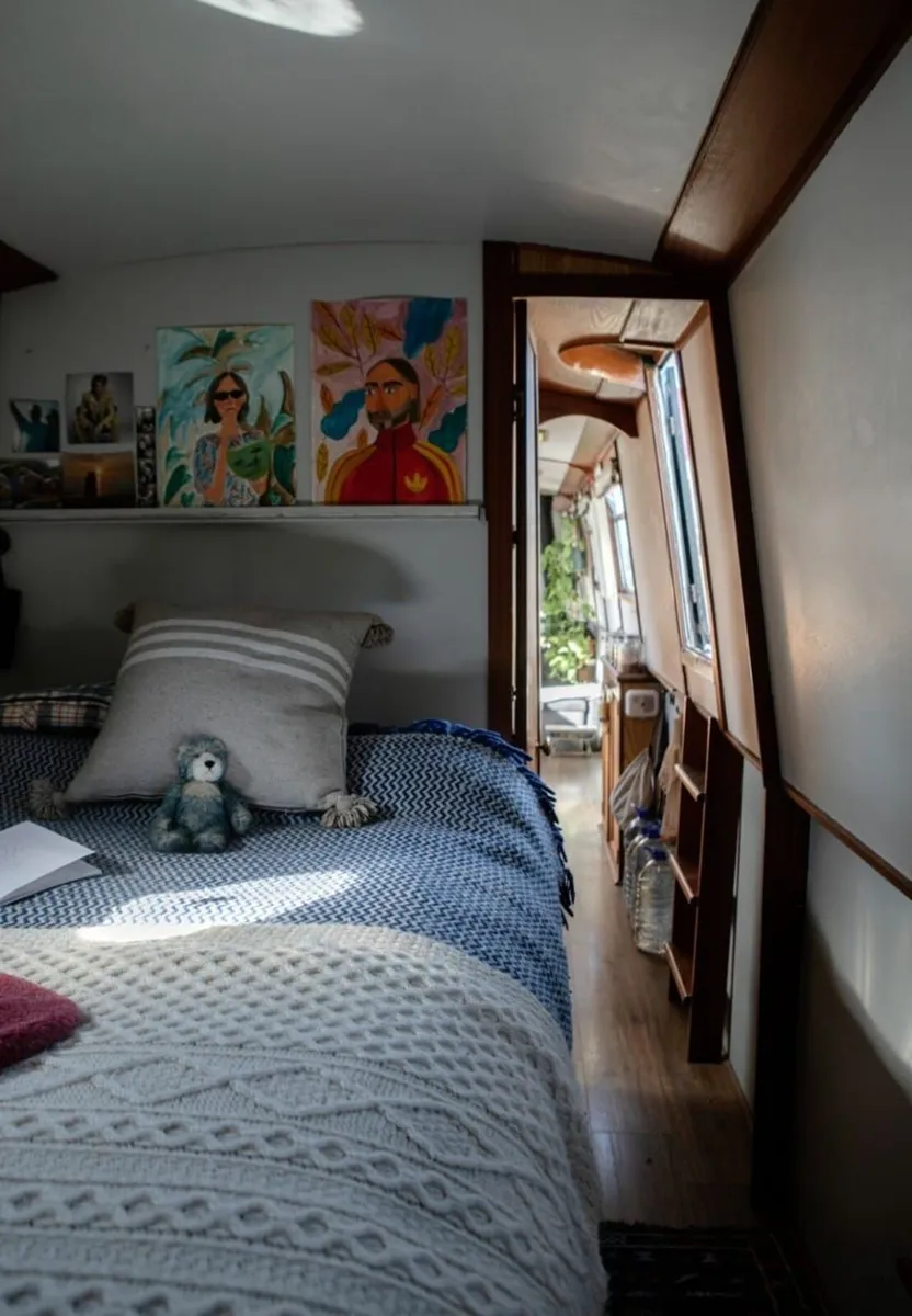 57" Liveaboard Narrow Boat Barge - Image 4