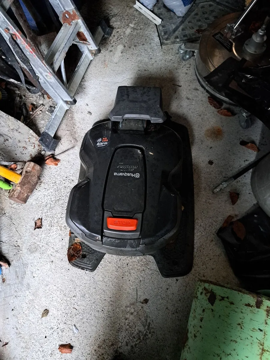 Husqvarna robot lawn mower 305