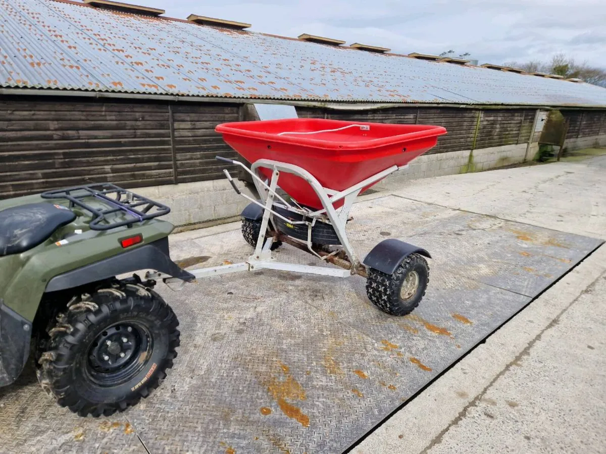 Walco Quad Fertiliser Spreader - Image 3