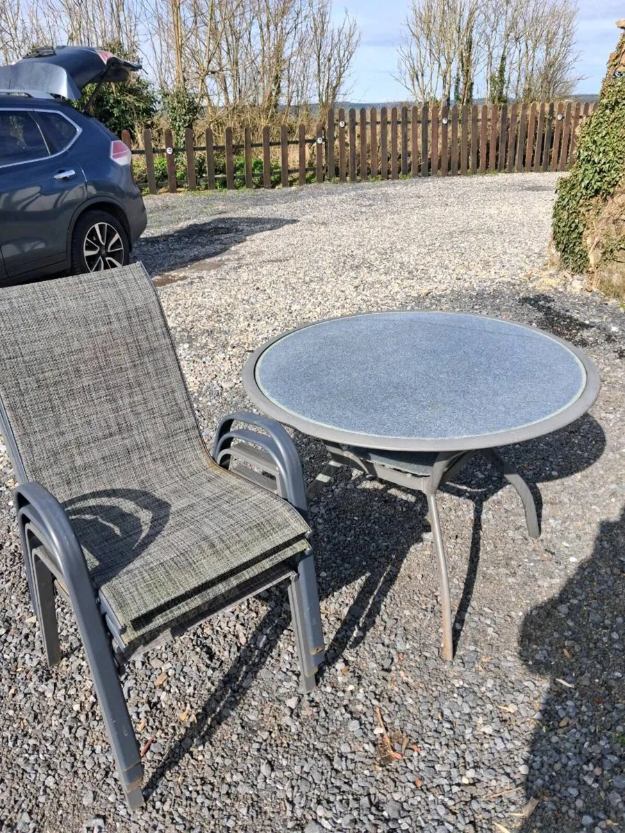 Garden table and 4 chairs - Image 1