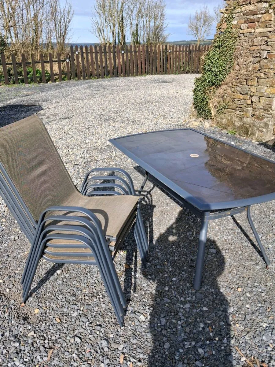 Garden table and chairs - Image 1