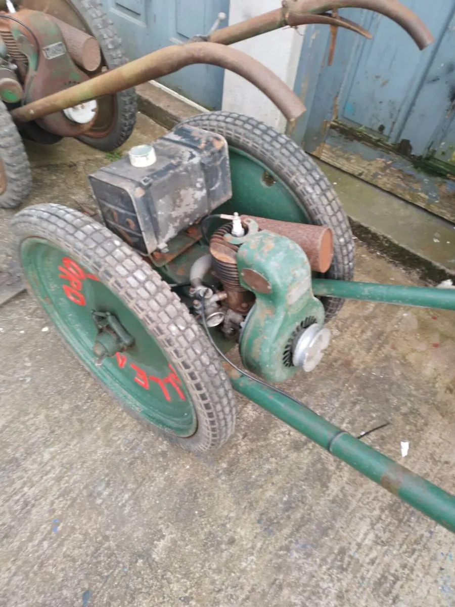 2 Alan Oxford mower needs a tidy up - Image 1
