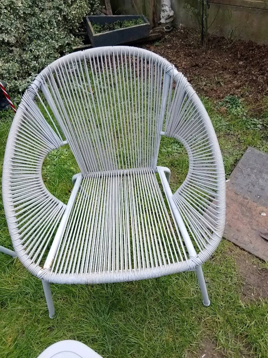 Garden table and chairs - Image 3