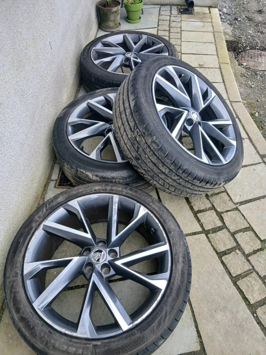 20 Inch Alloys - Image 3