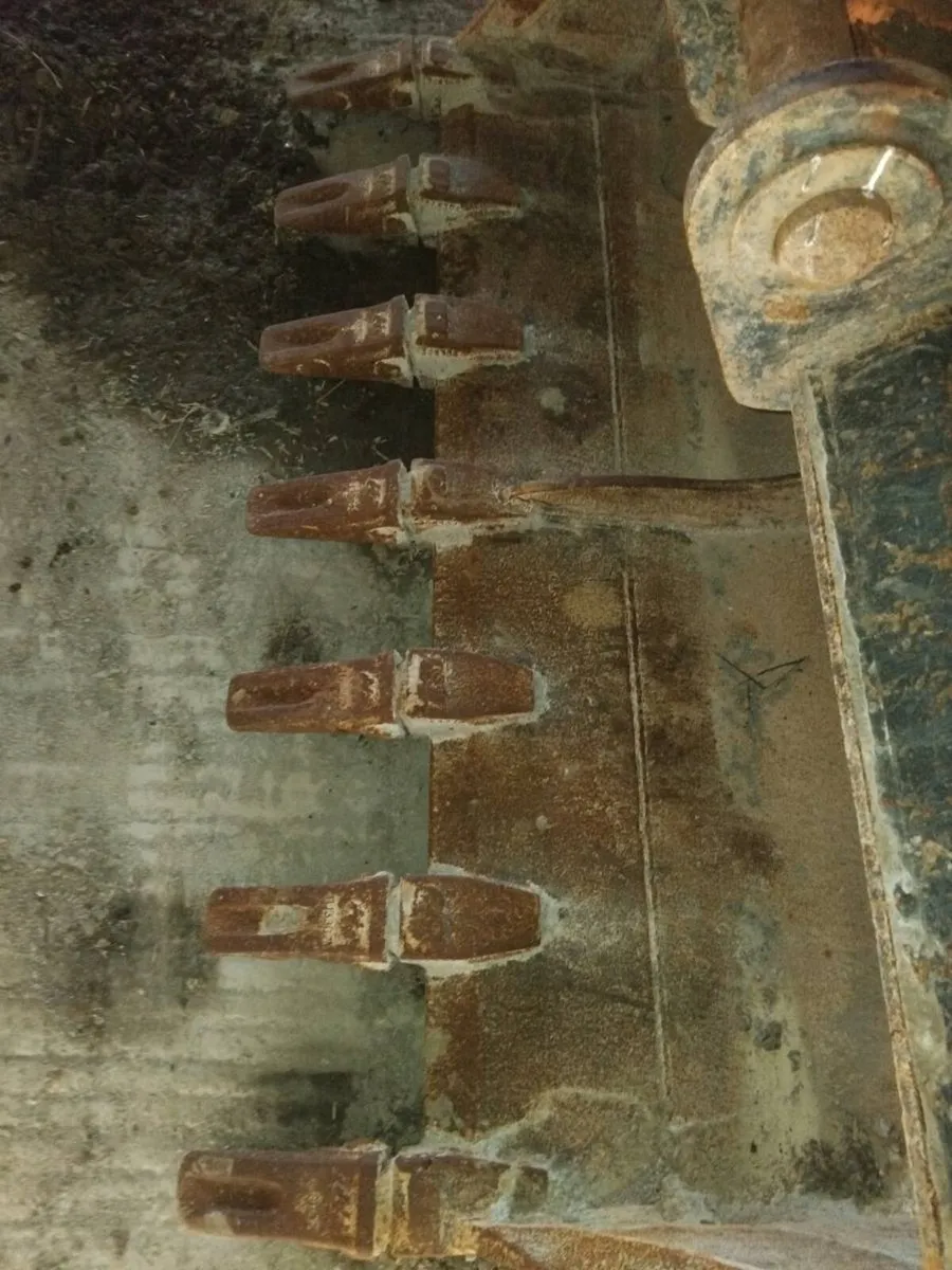 Excavator bucket - Image 1