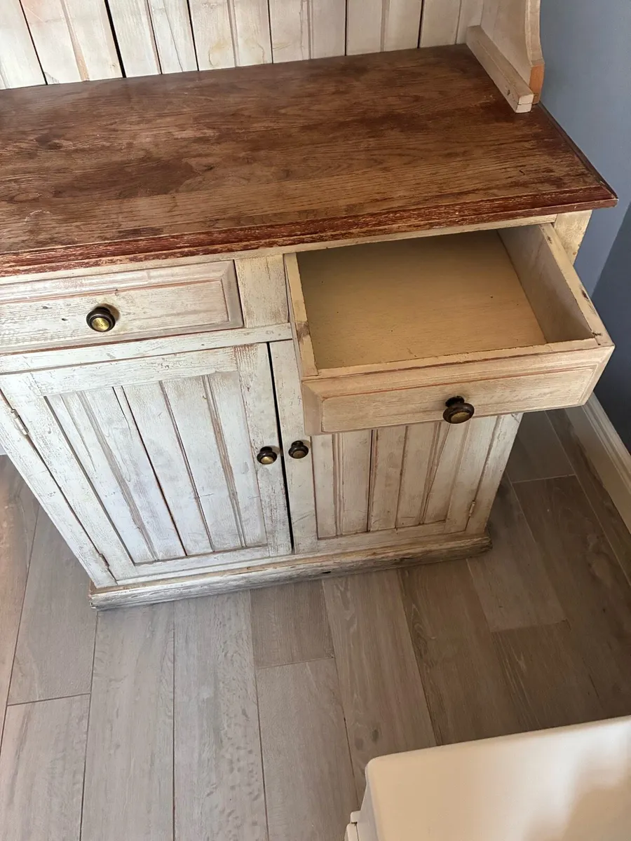 Dresser - Image 4