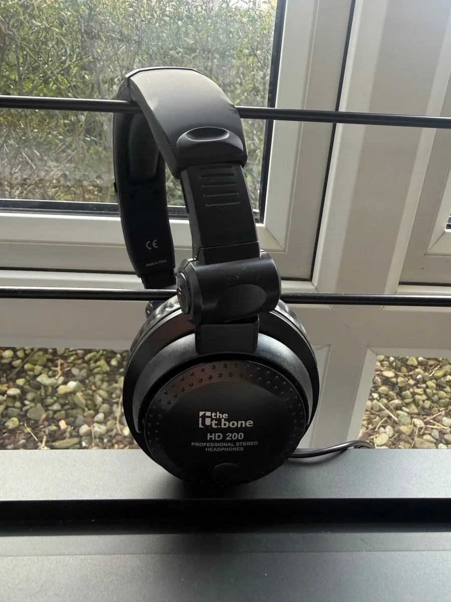 Digital Piano 88 Key + Stand + Bench + Headphones - Image 2