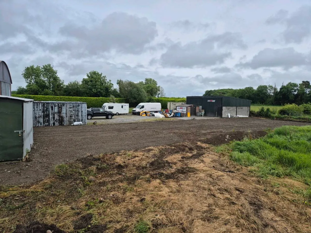 Mini digger for hire - Image 2