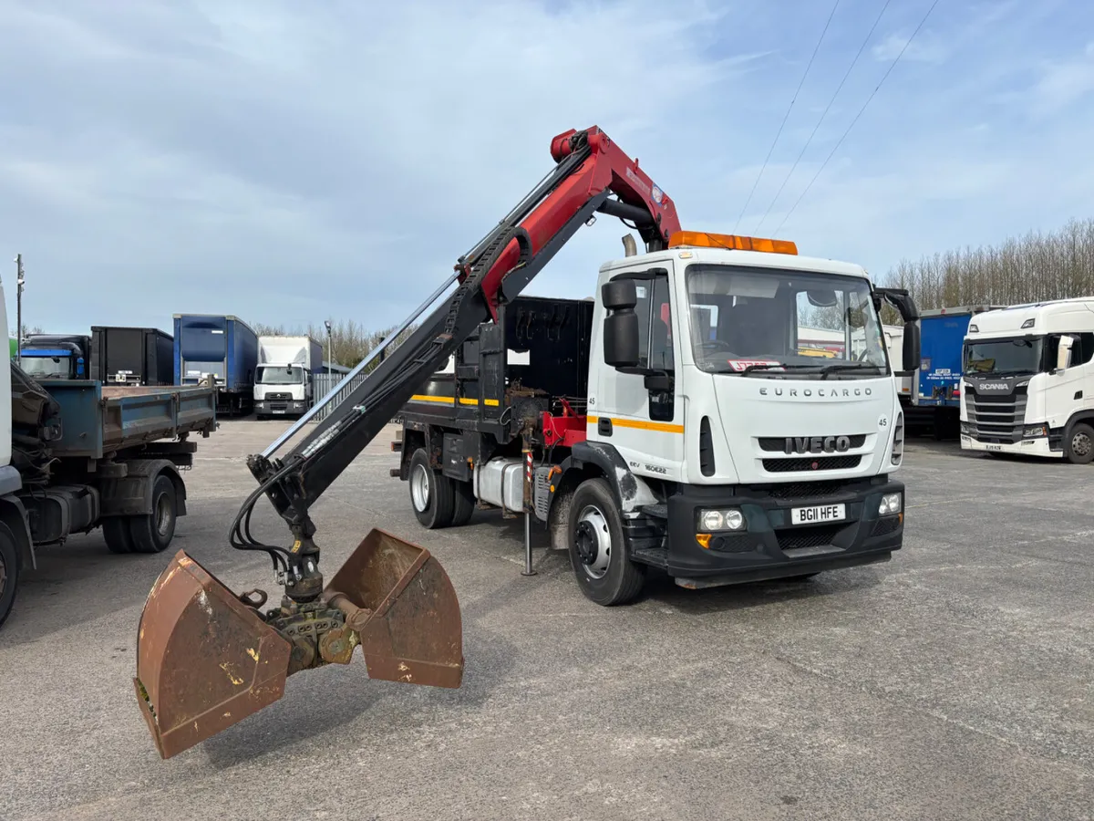2011Iveco 16 ton Tipper Grab truck Manual - Image 2