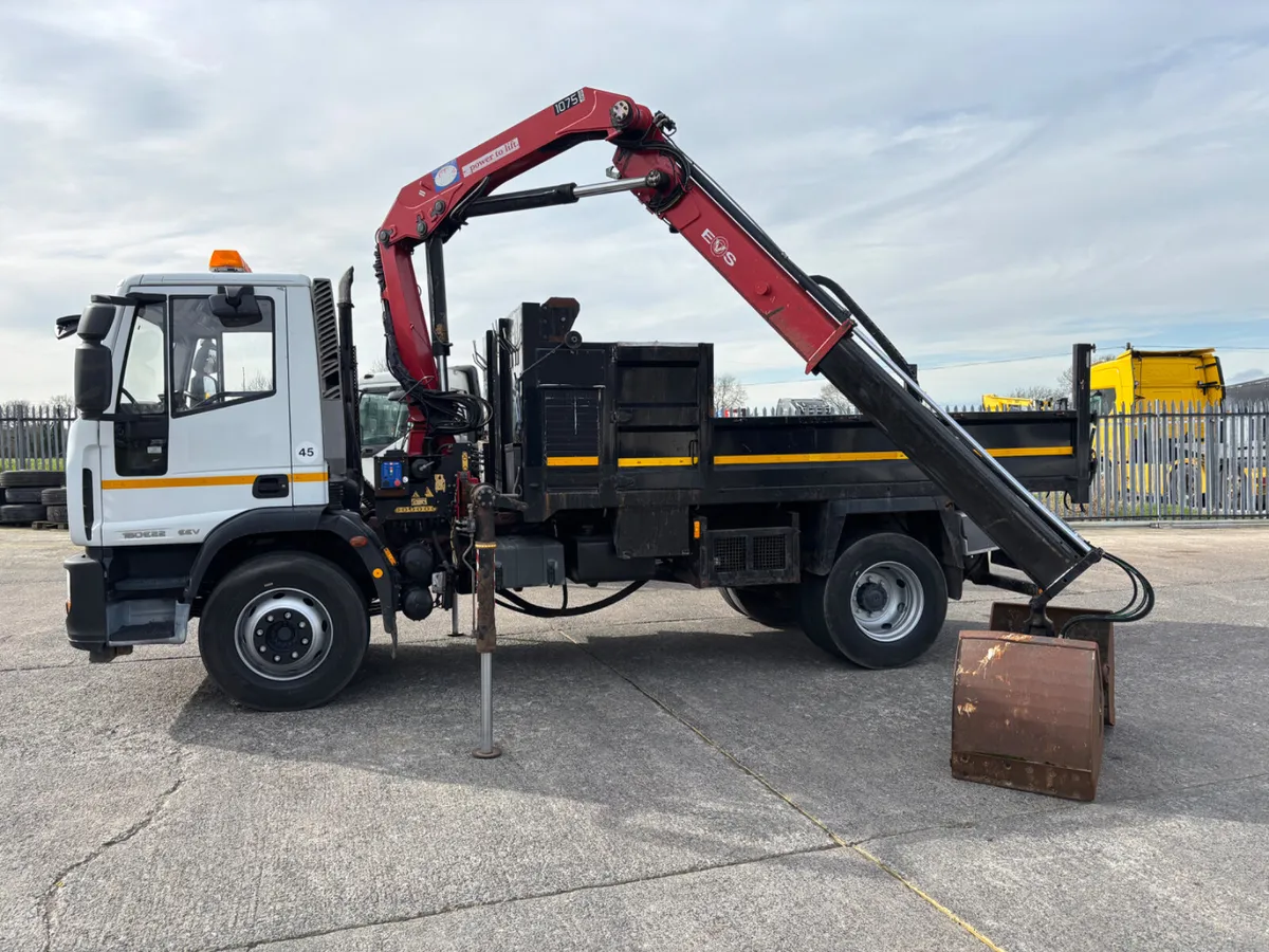 2011Iveco 16 ton Tipper Grab truck Manual - Image 3