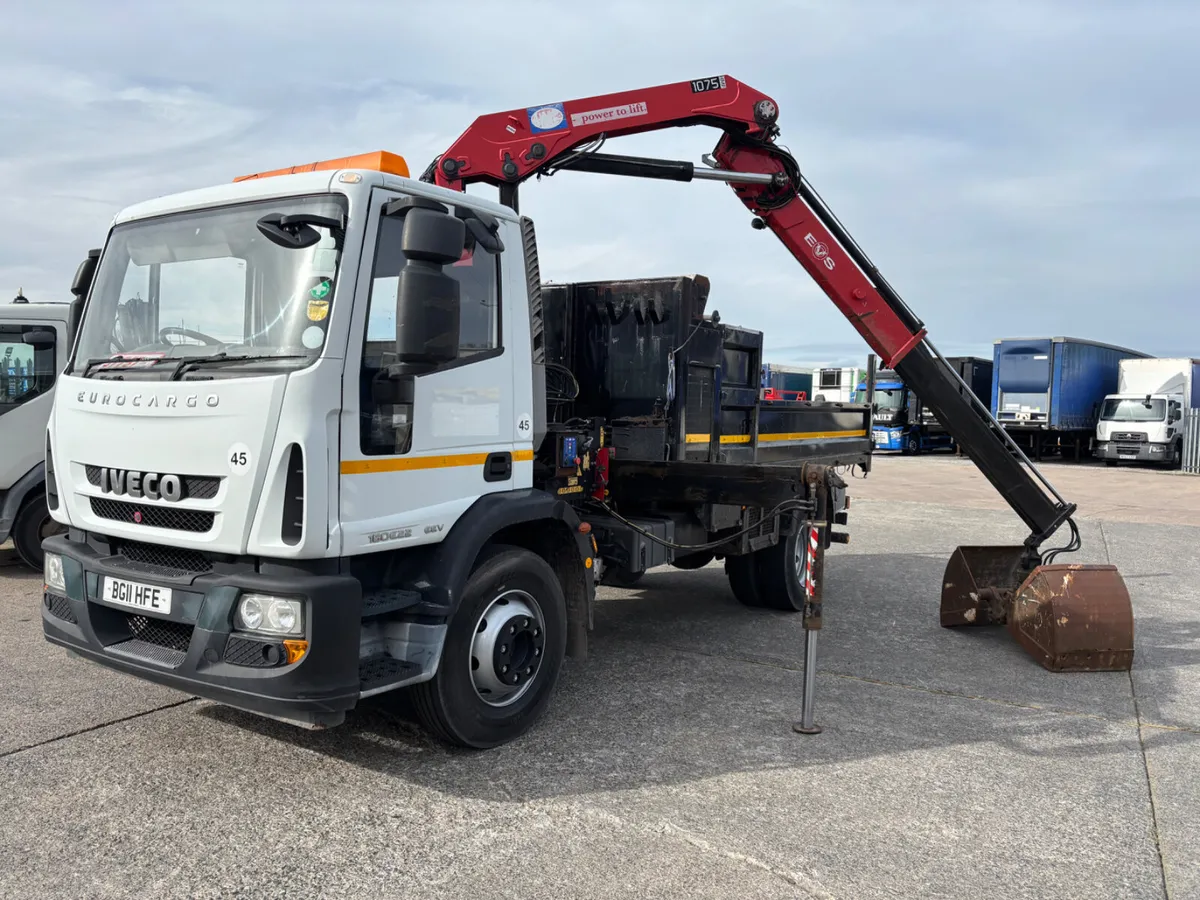 2011Iveco 16 ton Tipper Grab truck Manual - Image 1