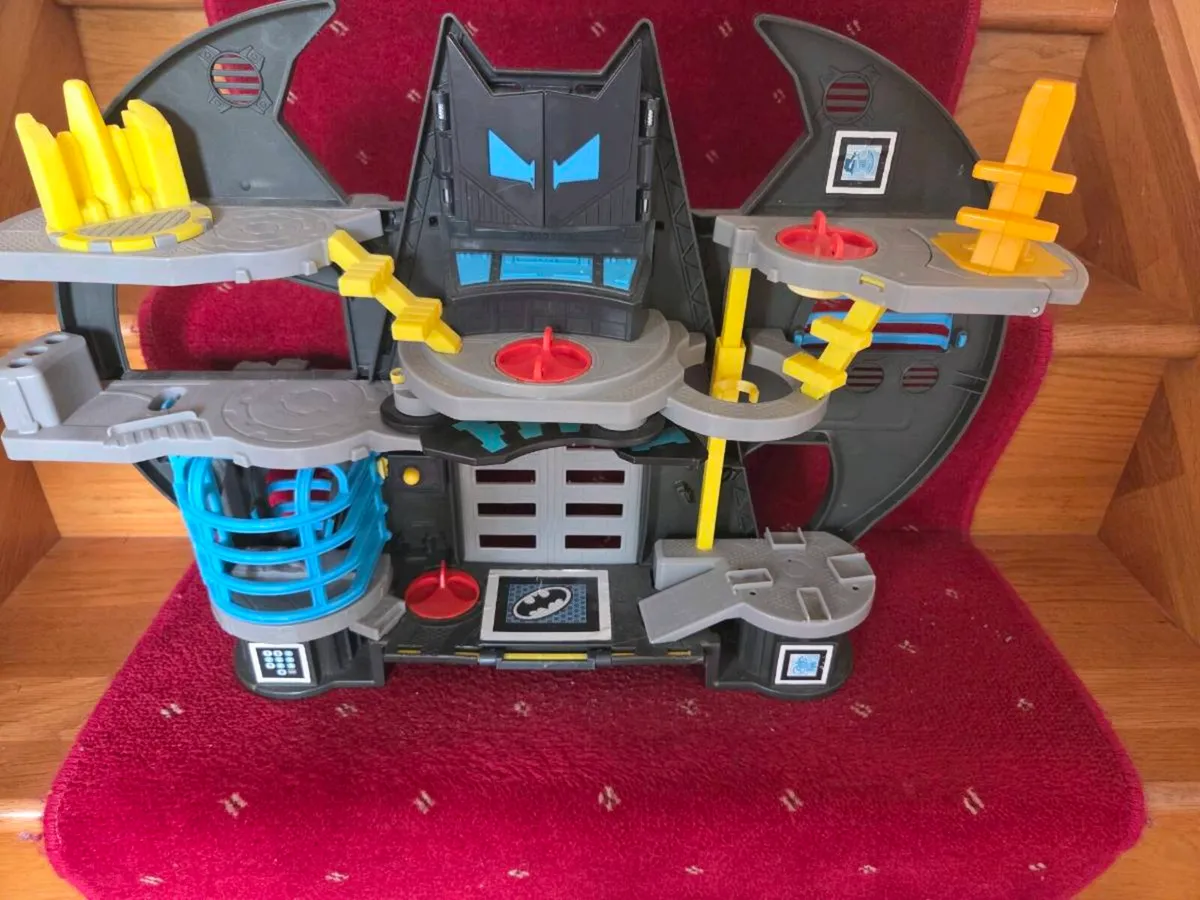 Barman playset and miniature figures