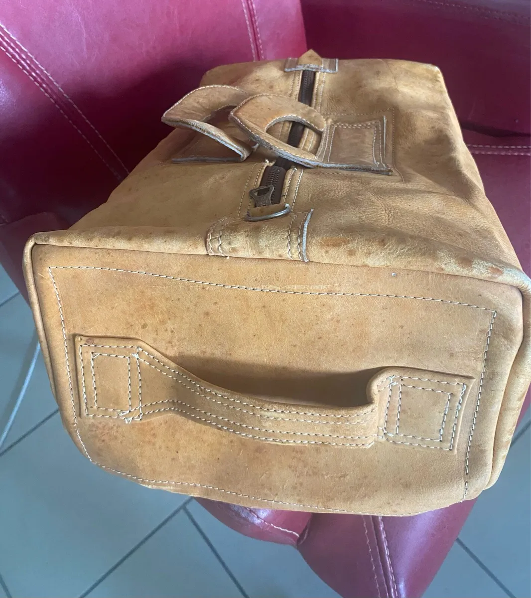 Quality Leather Sports/ Travel Bag - Image 2