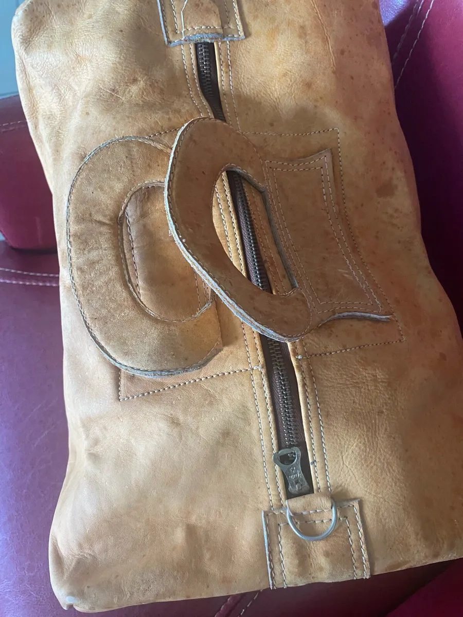 Quality Leather Sports/ Travel Bag - Image 4