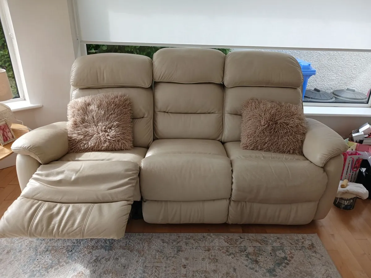 3 seater leather sofa (cream) recliner - Image 2