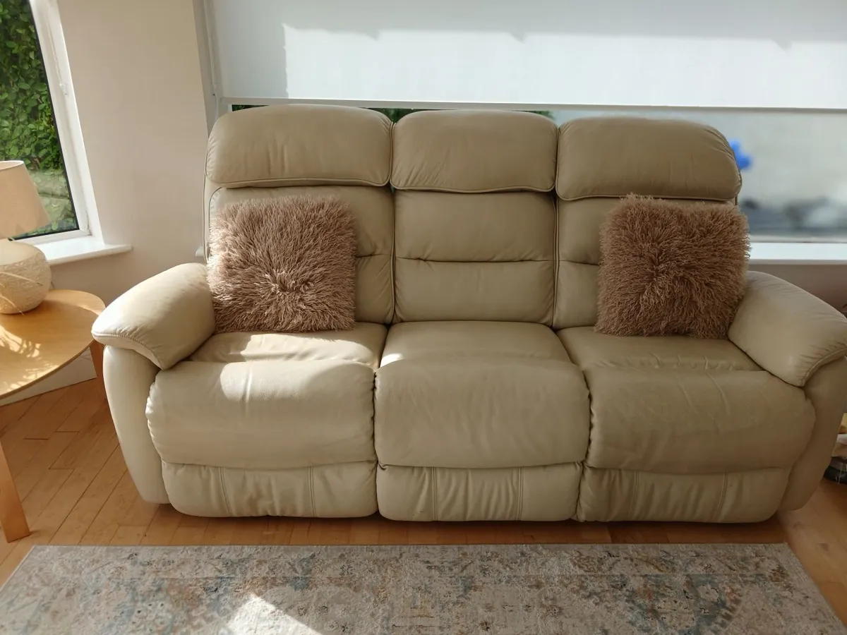 3 seater leather sofa (cream) recliner - Image 3