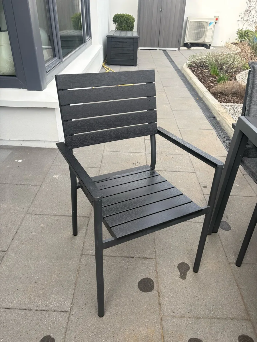 Outdoor dining table and 6 chairs with cushions - Image 4