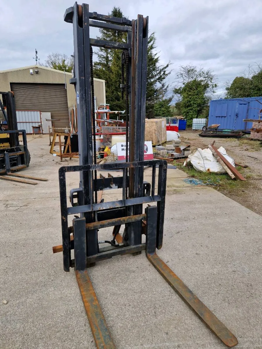 3 point linkage tractor forklift. - Image 1