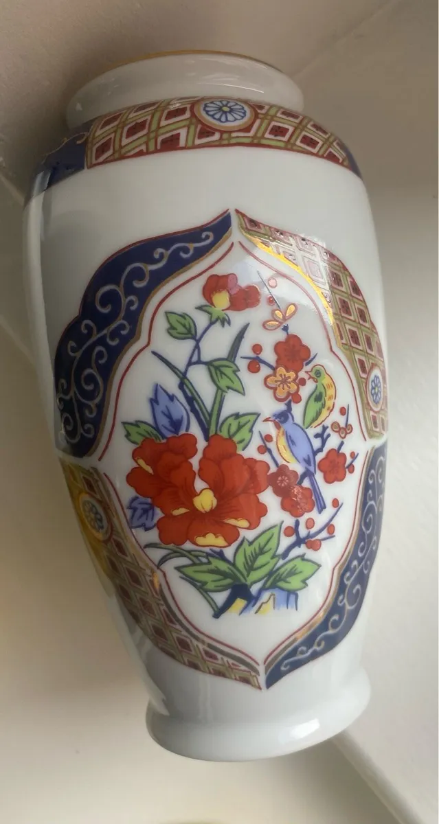 Vintage Japanese Porcelain Vase Set - Image 2