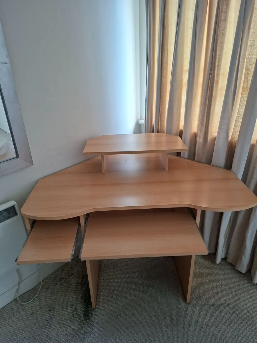 Computer desk - Image 2