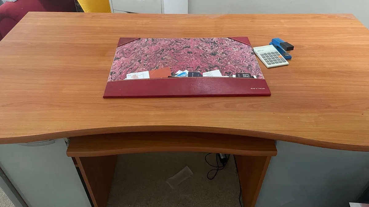 Office desk - Image 2