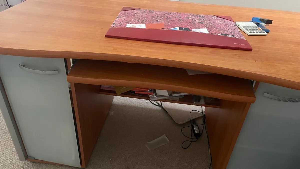 Office desk - Image 1