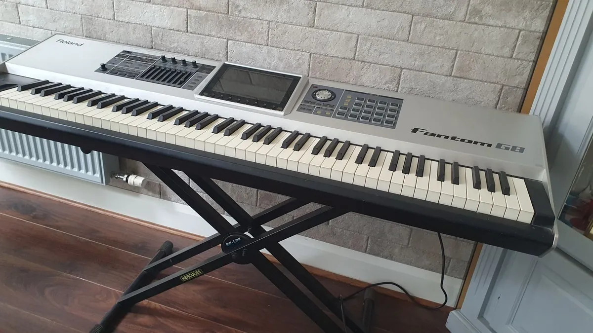 Roland electronic keyboard - Image 1