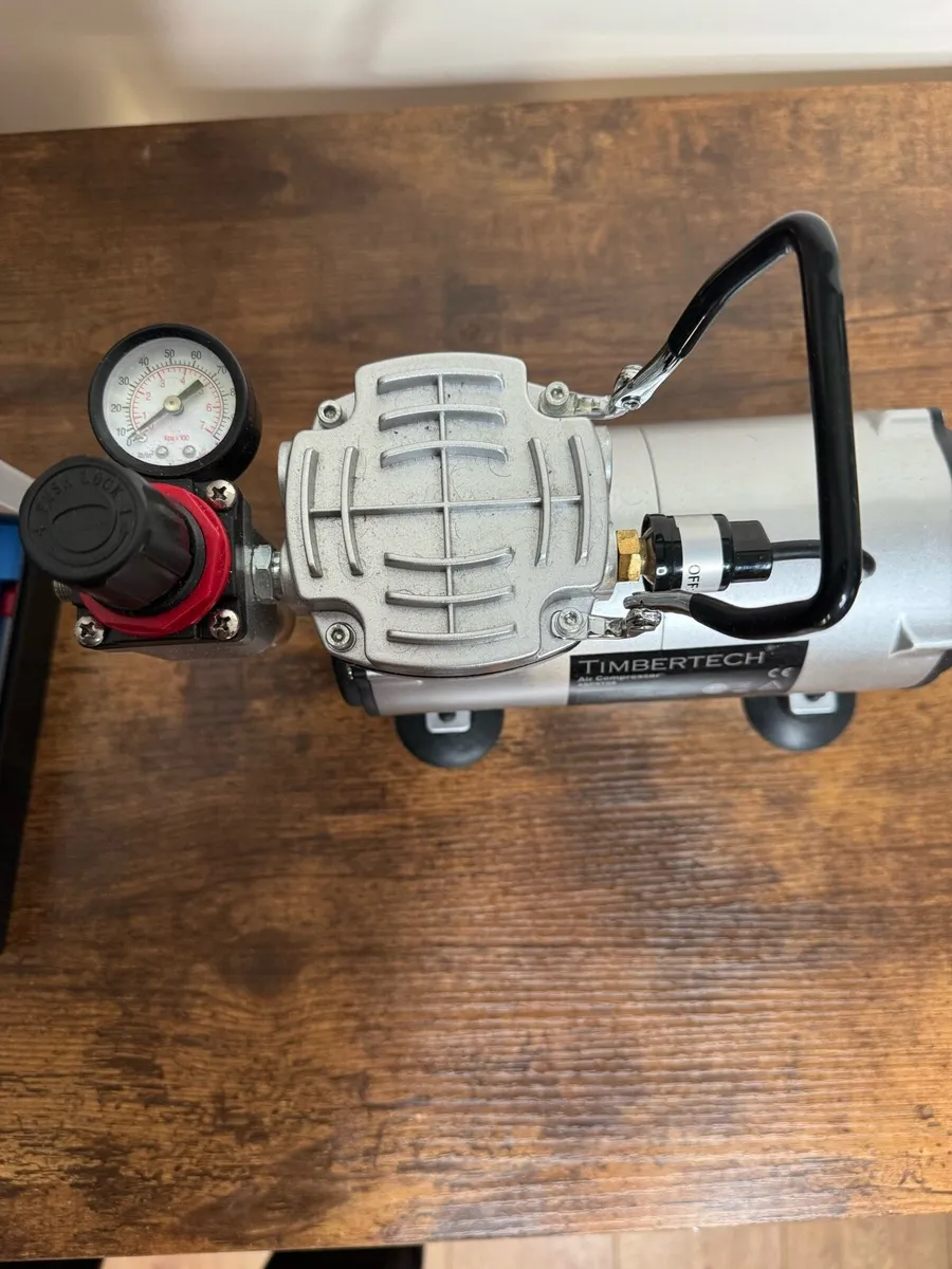 New air compressor + airbrush kit - Image 3