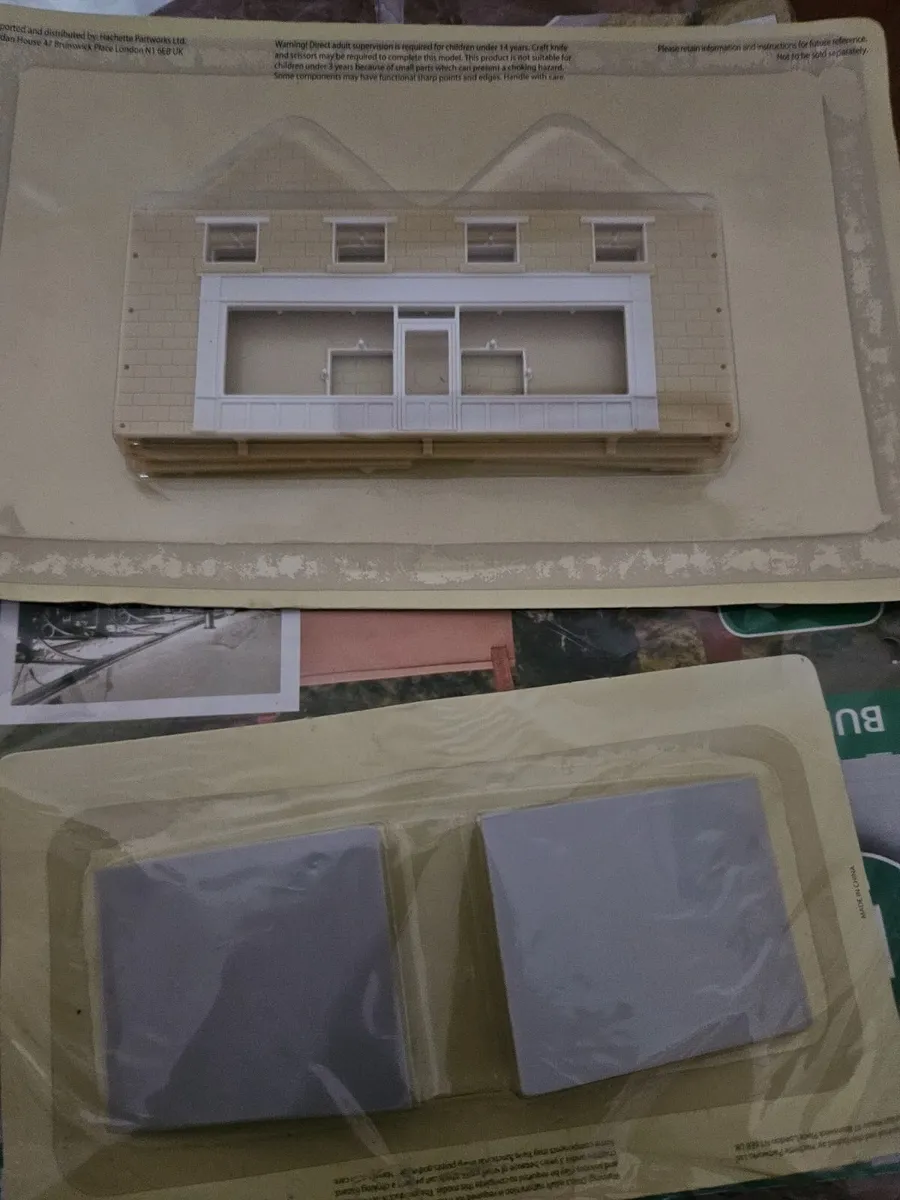 Hornby OO Gauge Shop Front