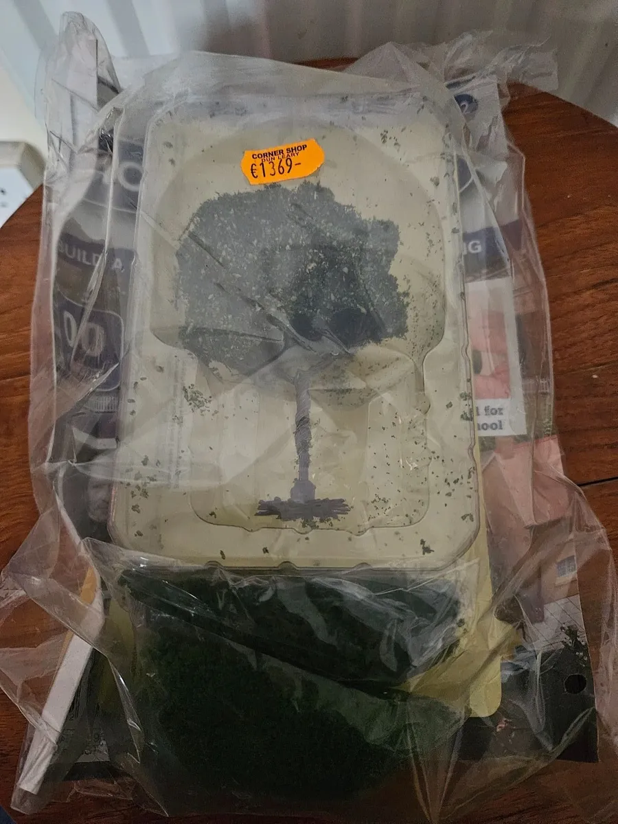 Hornby OO Gauge Tree - Image 1