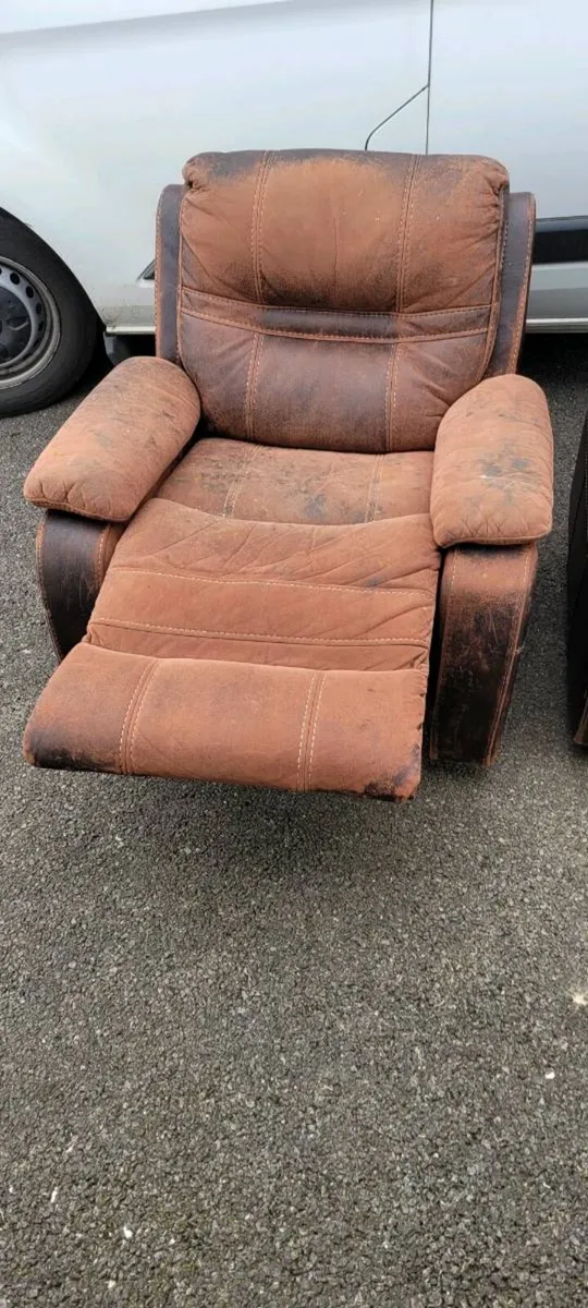 3 seater couch and armchairs - Image 2