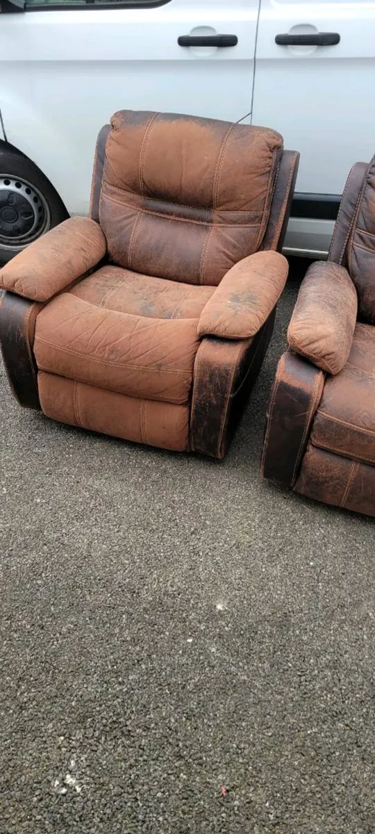 3 seater couch and armchairs - Image 3