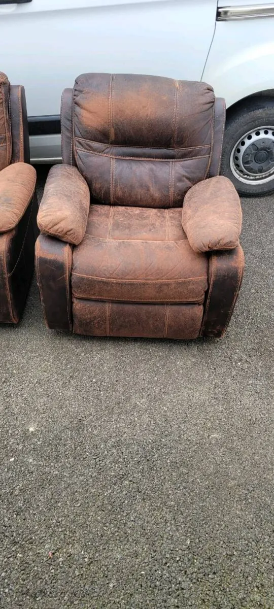 3 seater couch and armchairs - Image 4