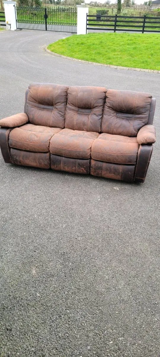 3 seater couch and armchairs - Image 1