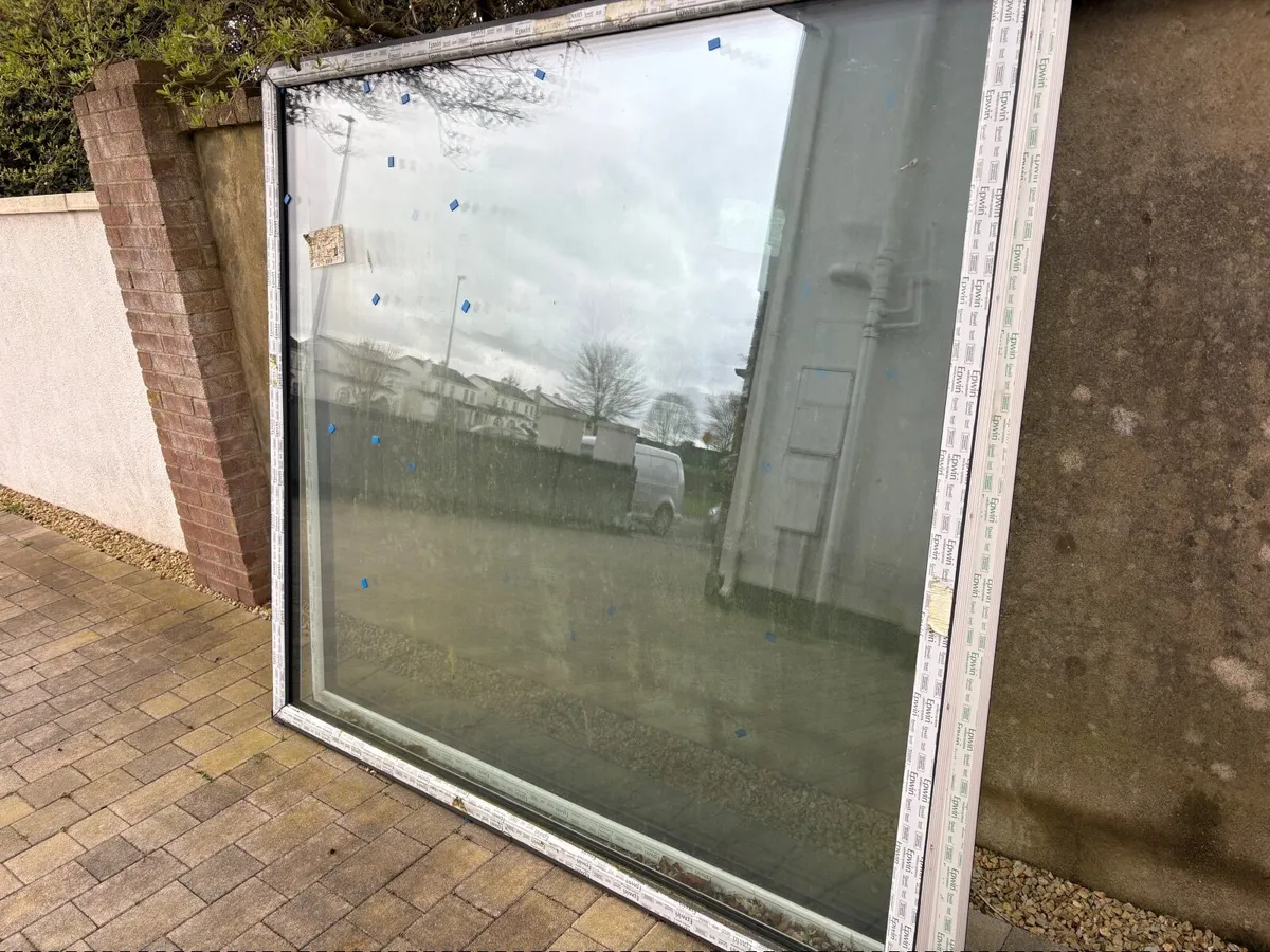 Triple glazed window x 2 - Image 1