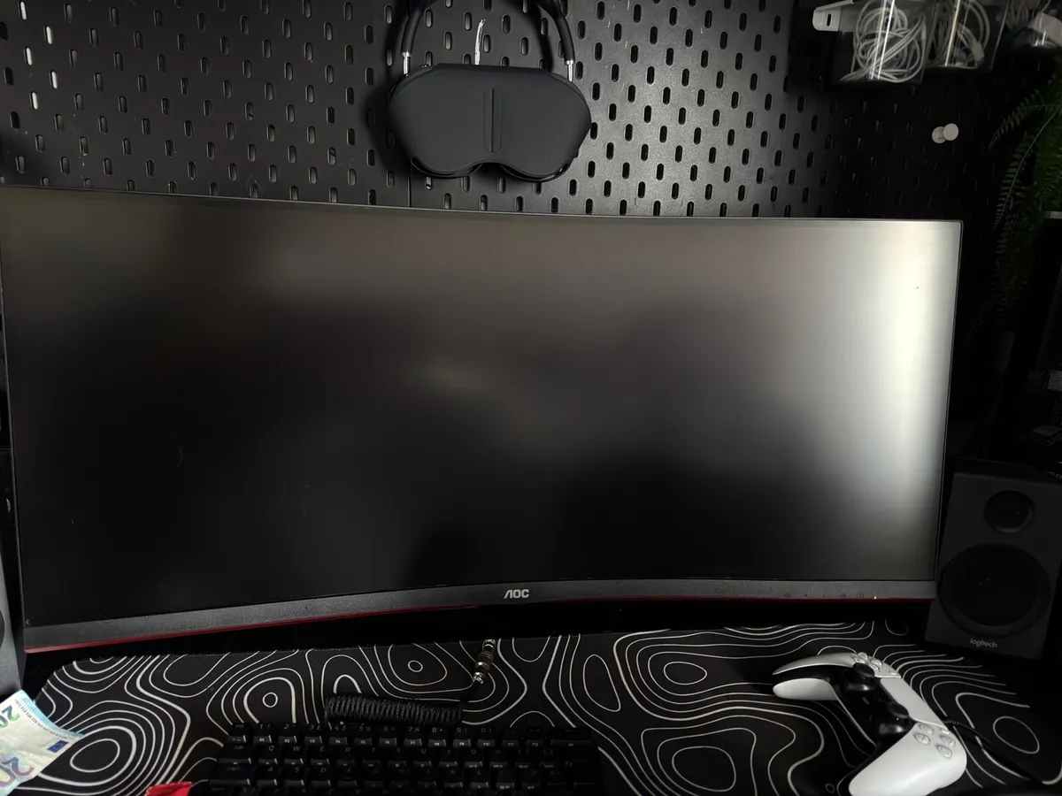 34 inch curved 4k 144hz AOC monitor - Image 1