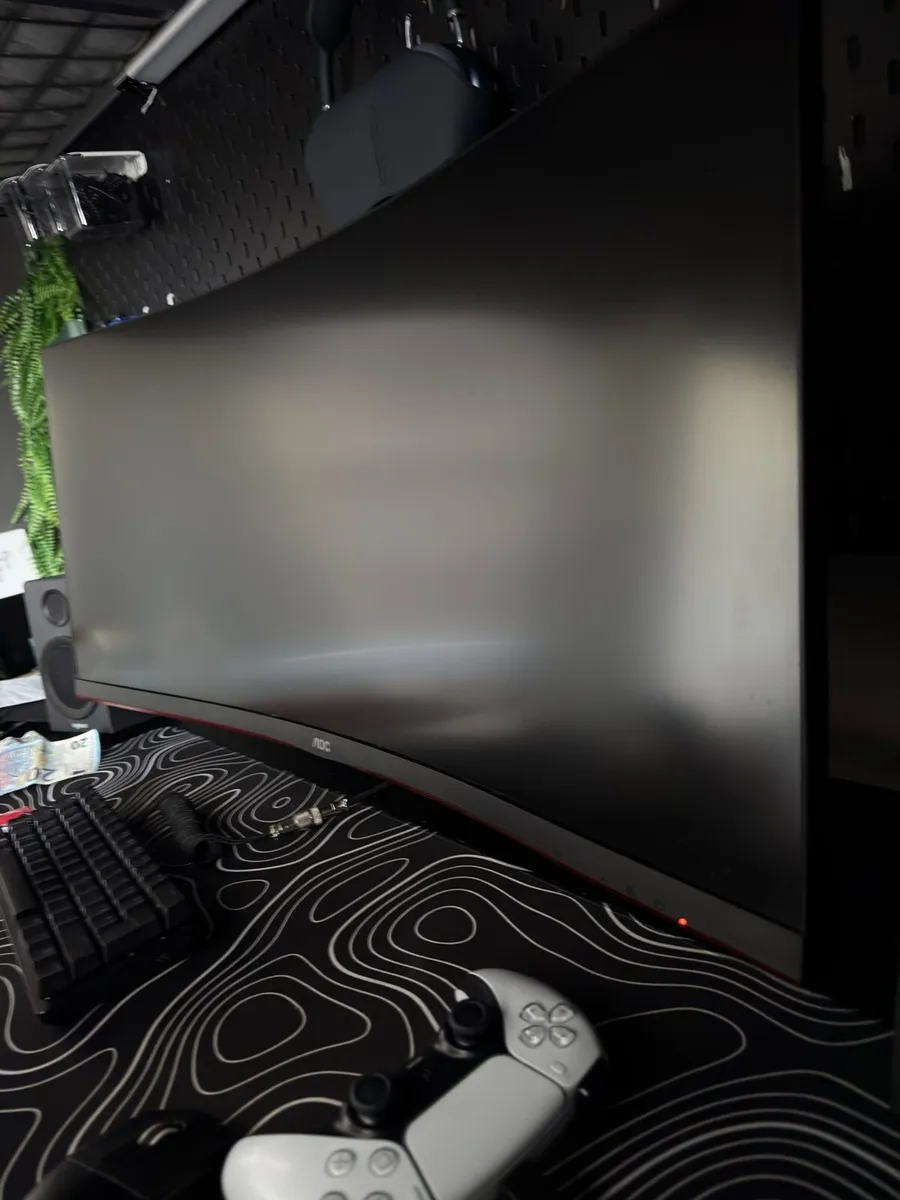 34 inch curved 4k 144hz AOC monitor - Image 2