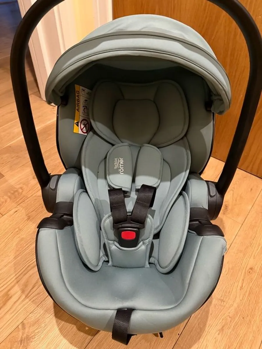 Baby car seat - Image 1