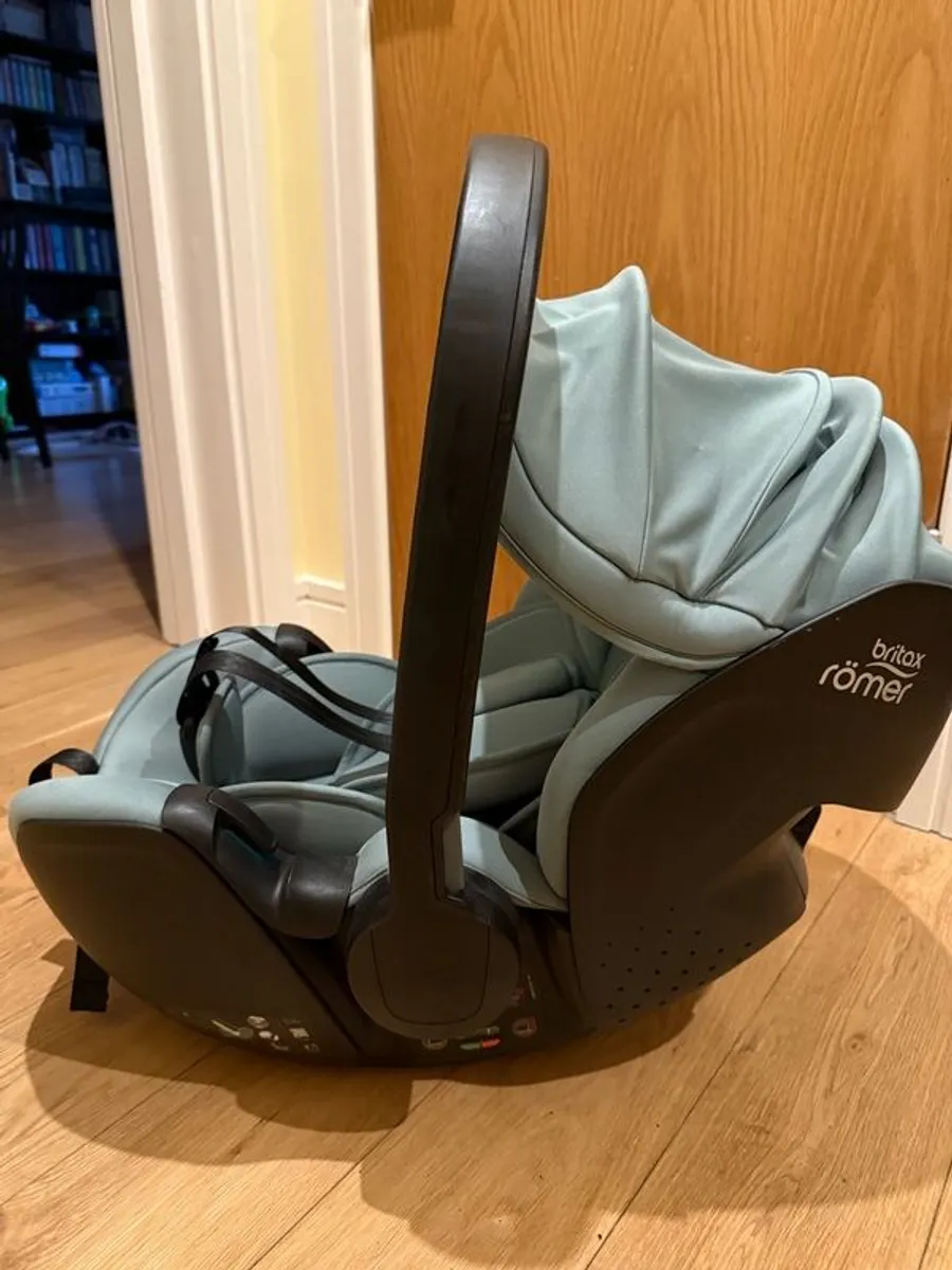 Baby car seat - Image 2