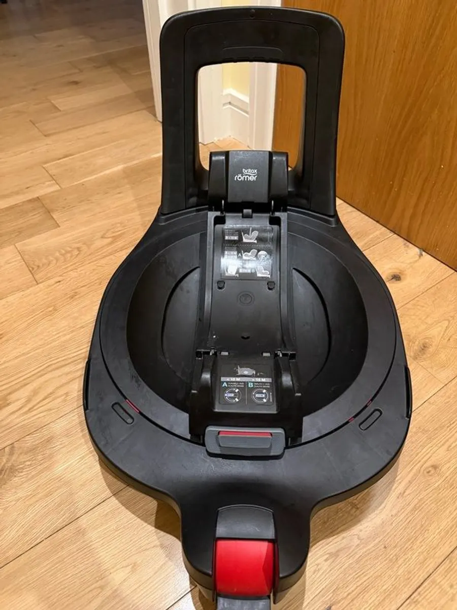 Baby car seat base - Image 1