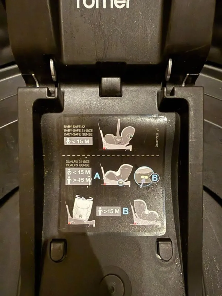 Baby car seat base - Image 2