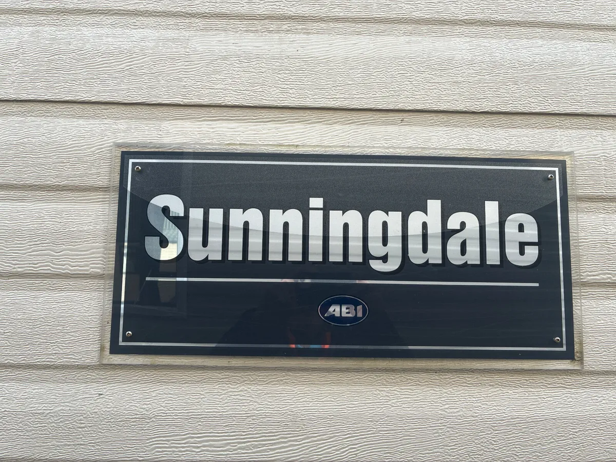 ABI SUNNINGALE THATS ABSOLUTELY STUNNINGDALE - Image 2