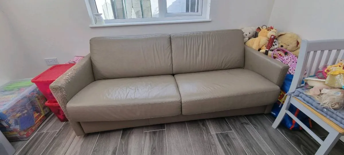 Italian leather couch/bed - Image 1